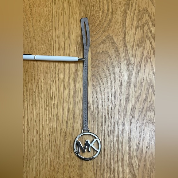 Michael Kors Trifold Wallet - Picture 15 of 15